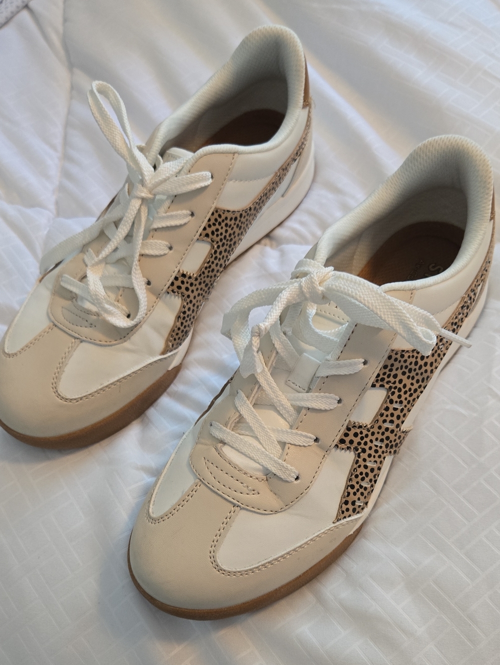 Women’s Sketchers White Leather Sneakers with Cheetah Print Accent